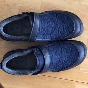 JBU memory foam 8.5 wide blue